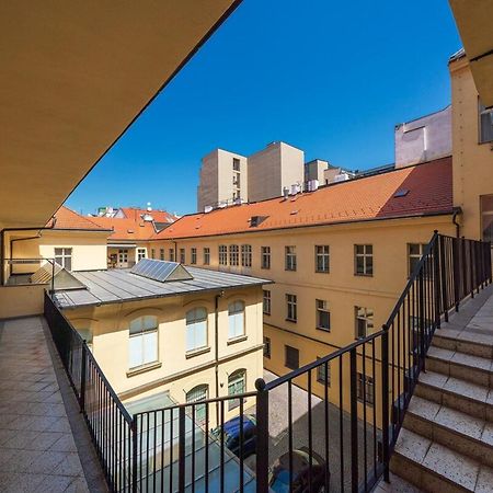 Quiet City Center Apartment In Hip & Foodie Area 프라하 외부 사진